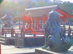 広島　厳島神社で出会った神楽舞